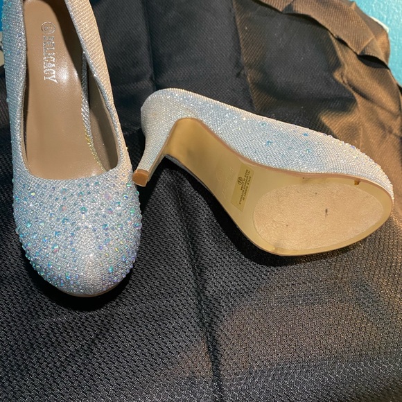 Silver heels - Picture 3 of 3